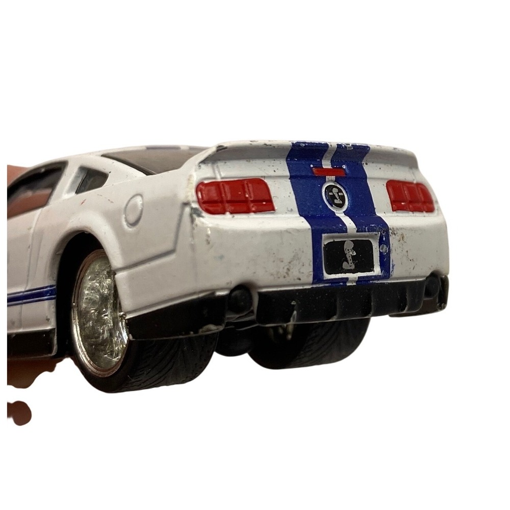 Jada Toys 2007 Shelby GT-500 White Blue Stripes 1/64 Diecast‎ Model Car 91481 - Picture 7 of 7